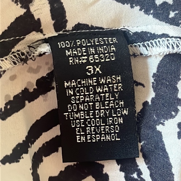 Black and White Geometric Print Plus Size Collared Button Up with Tie Bottom - Picture 7 of 7